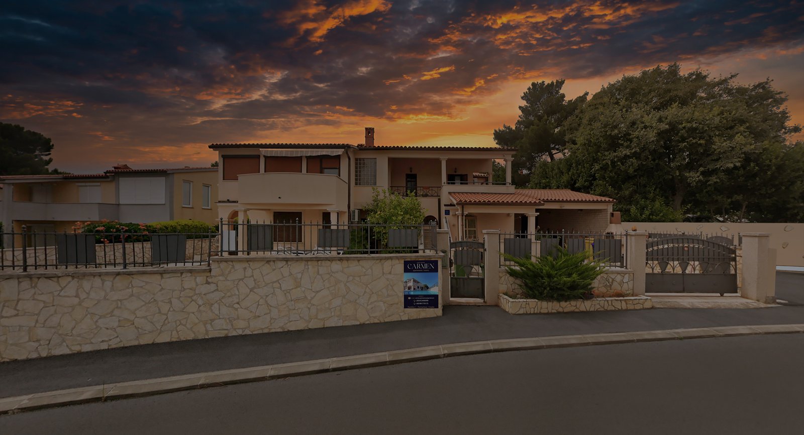 apartments premantura - Apartments Carmen - Property House Front Street View